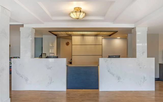 Edgewater Inn and Suites, an Ascend Collection Hotel