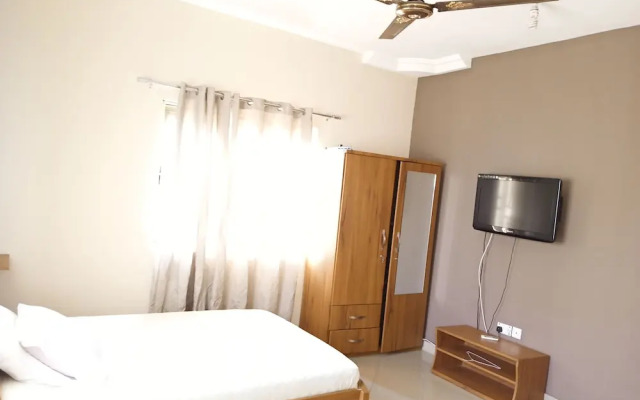 Ronna apartments at Lakeside Estates