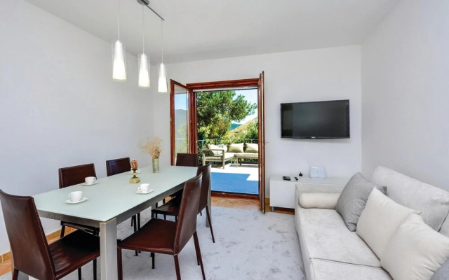 Amazing Home in Zrnovnica With Wifi and 2 Bedrooms