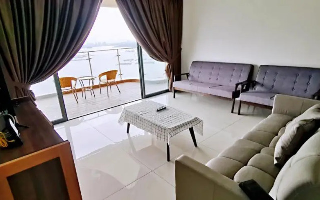 Superb Seaview Royal Strand Danga Bay Country Garden