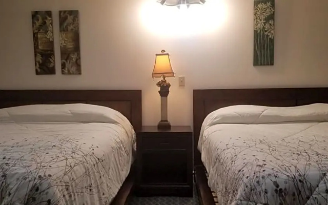 Hillview Motel