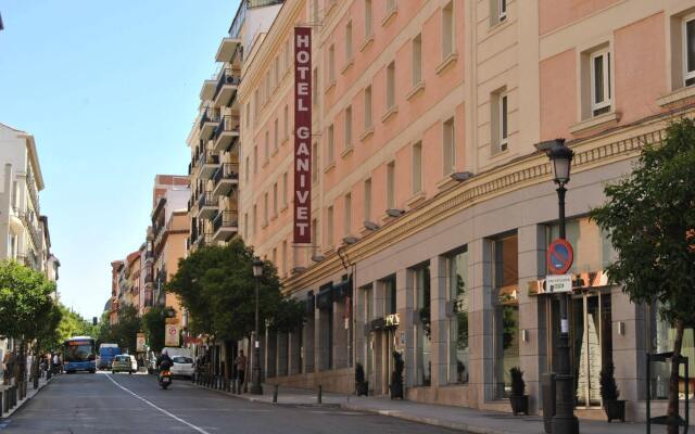 Hotel Ganivet вид на фасад