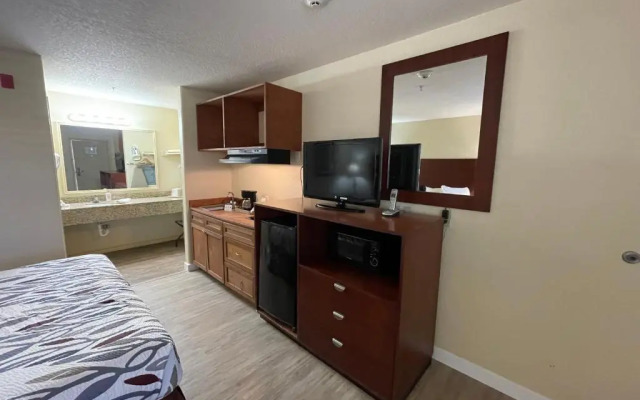 Kenedy Inn & Suites