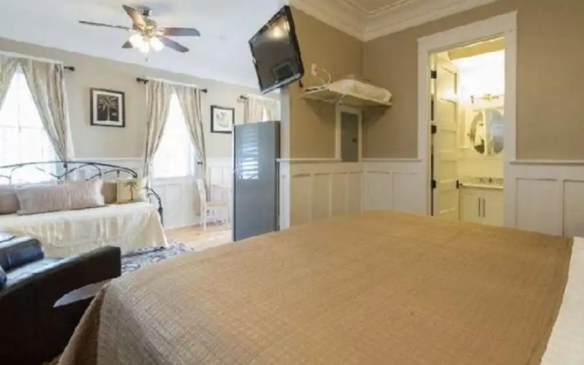 The Palmetto House Inn