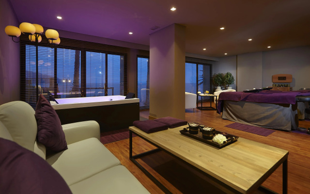 The Cliff Bay, by PortoBay