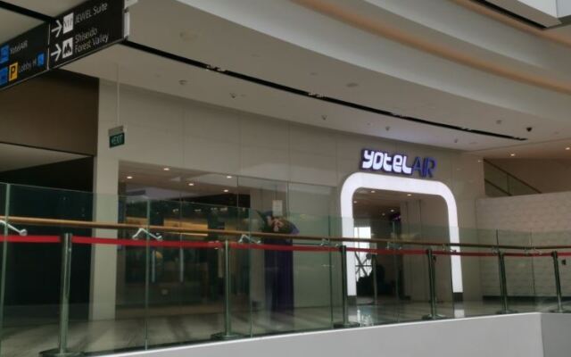 Отель Yotelair Singapore Changi Airport Сингапур вид на фасад