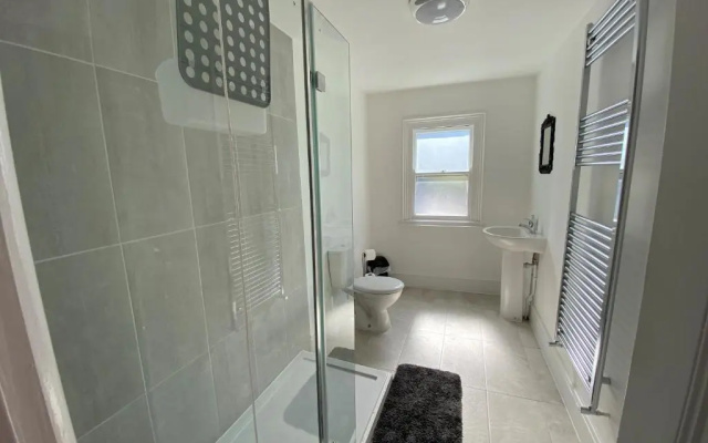 4 Bed Maisonette near the Travelodge colwyn bay