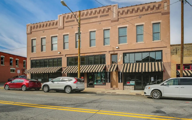 Spacious Downtown Hot Springs Vacation Rental!