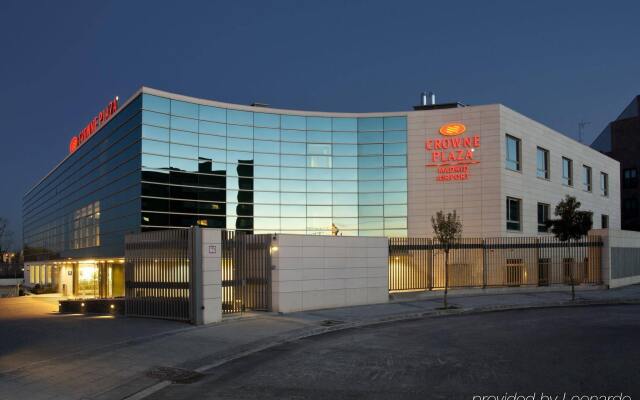 Отель Crowne Plaza Madrid Airport вид на фасад
