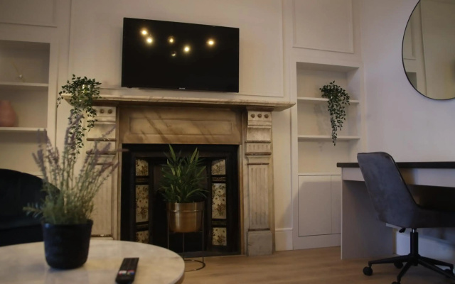 Crawford Guest House- ScholarLee Living Apartments