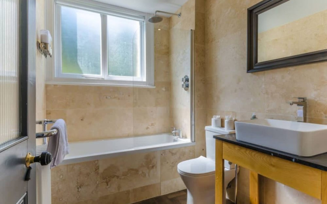 Converted Flat in Amazing Converted Schoolhouse Near Fowey Harbour