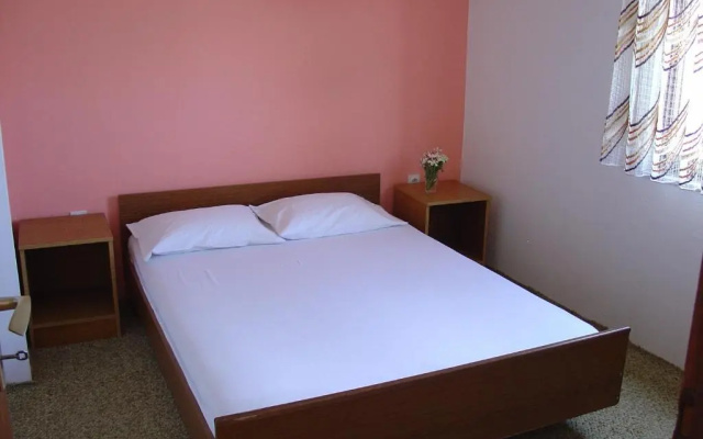 Apartments and Rooms Mirjana
