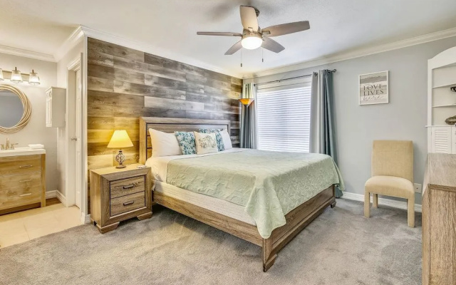 Palms at Cove View 1011-birder's Delight