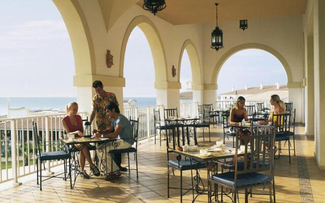 Hotel Riu Chiclana - All Inclusive вид на фасад