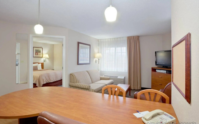 Candlewood Suites Topeka