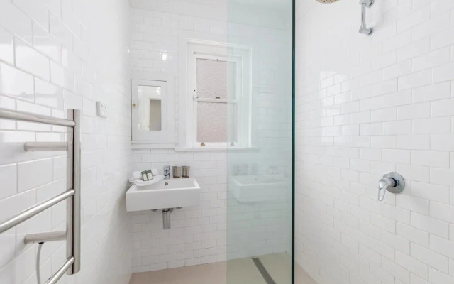 Light-filled Studio Near Rushcutters Bay Park