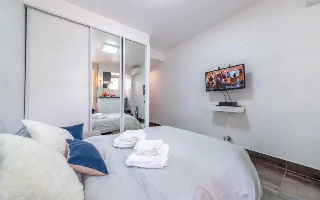 Beau studio à 50m de la plage
