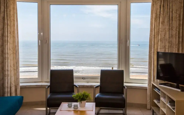 Apartment With 1 Bedroom and Direct sea View