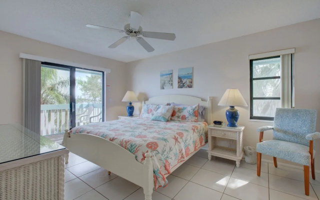 Beach Palms 6B by Anna Maria