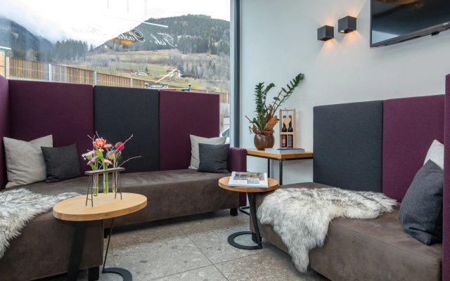 Emma Deluxe Aparthotel