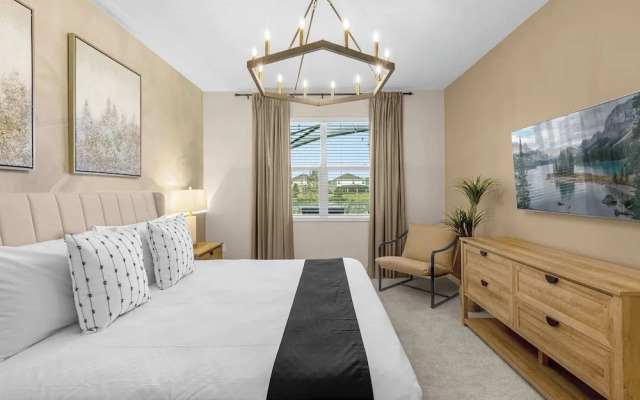 Upstay - Lively Mansion w Pool, Theater, Games