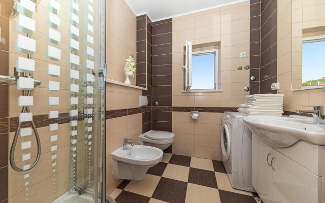 Beautiful Home in Marina With Wifi and 3 Bedrooms