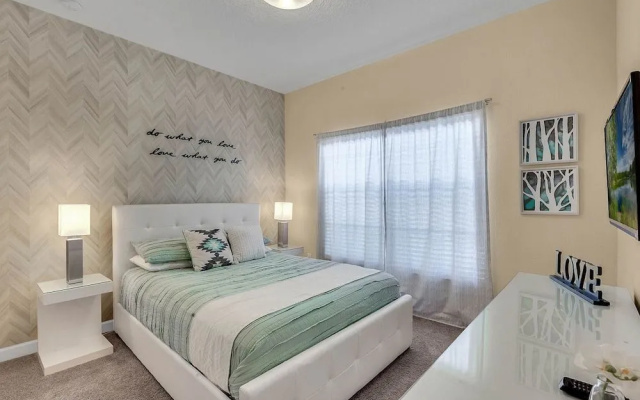 Paradise Palms 2933