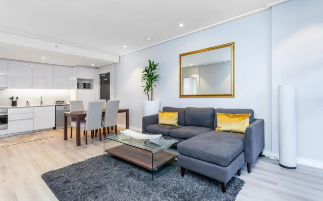 Luxuriuous 1 Bedroom in 16 on Bree