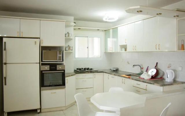 Beautiful 3 Bedroom Apartment