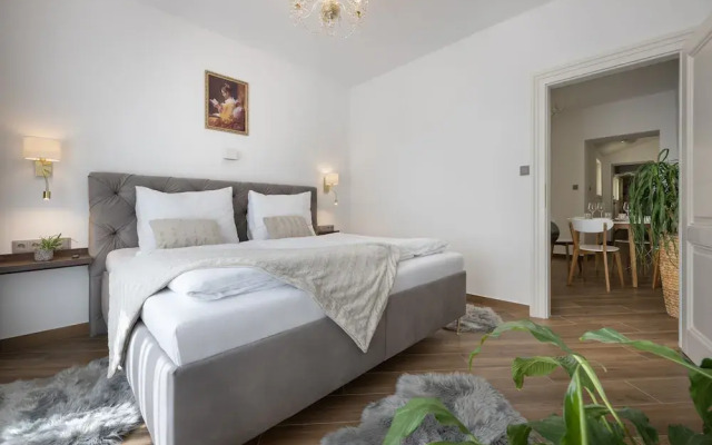 Kaiserstein Palace Apartments