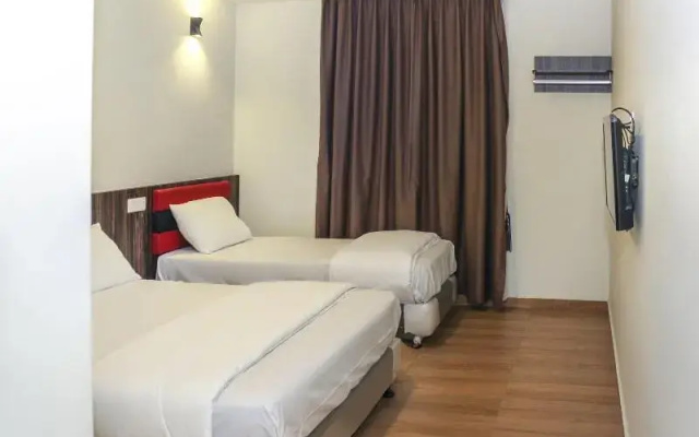 OYO 90027 Happy Hotel