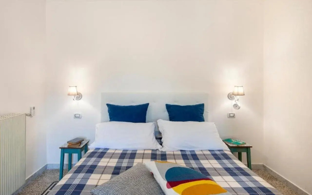 Relais il Chiostro Historic Courtyard and Panoramic Terrace near Sorrento