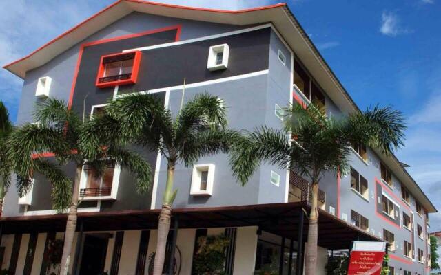 Апартаменты Grand ESIE Service Apartment вид на фасад