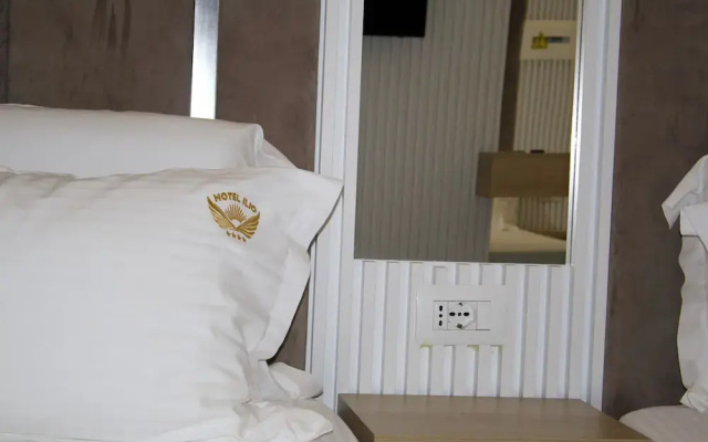 Ilio Boutique Swim Up Rooms