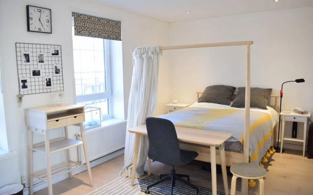 2 Bedroom City Home in Oval