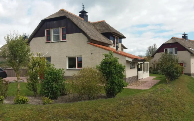 6 pers Duinvilla met sauna en internet aan het IJsselmeerstrand