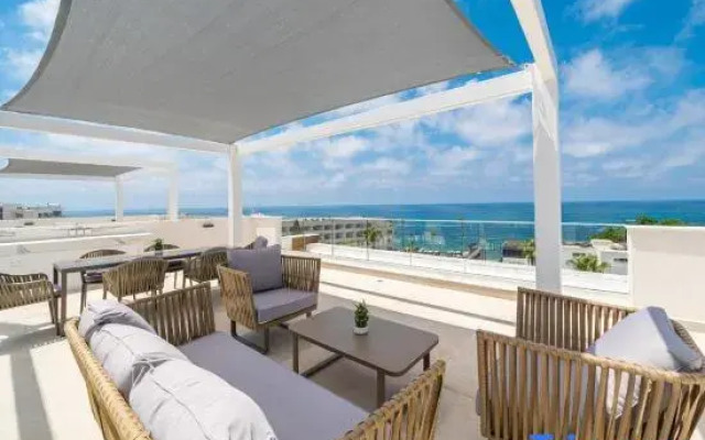 Waterside Sea View Apartments