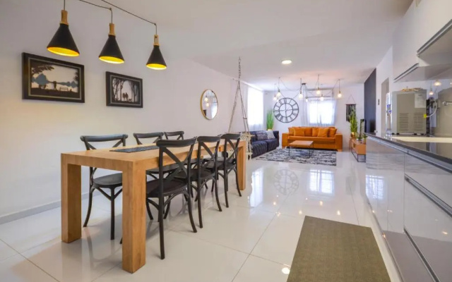 "Stunning 3br Apt Prime Location Yalarent"
