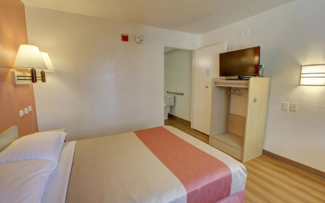 Motel 6 Westminster, CA - North