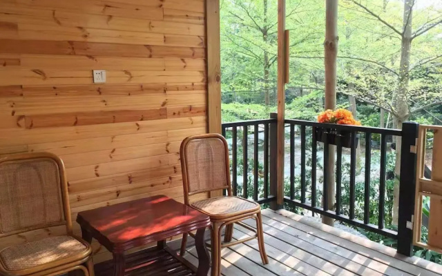 Lanrenyuanlin Hotspring Wooden House