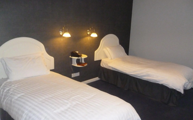 5 Corners Guest Inn