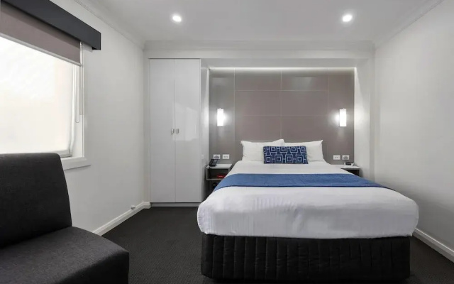 Bluegum Dubbo by Travellers