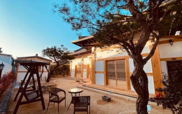 Adam Guesthouse