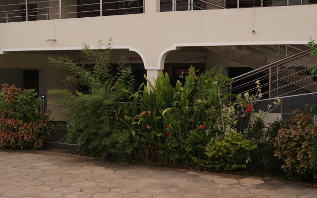 The Golden Apple Guest House in Accra, Ghana from 25$, photos, reviews - zenhotels.com hotel front
