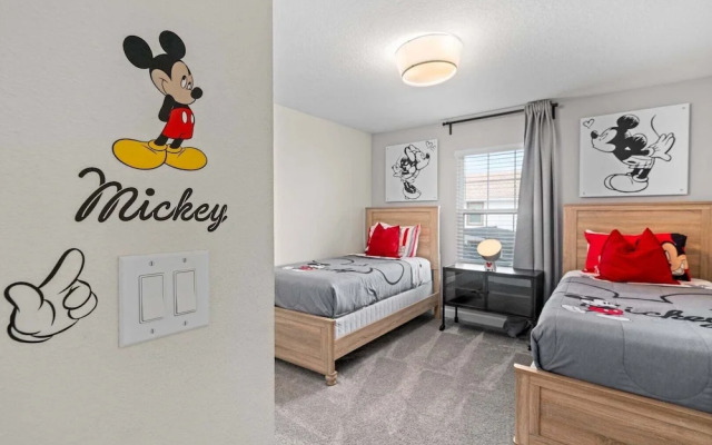 Comfy Townhome 8 Min to Disney!
