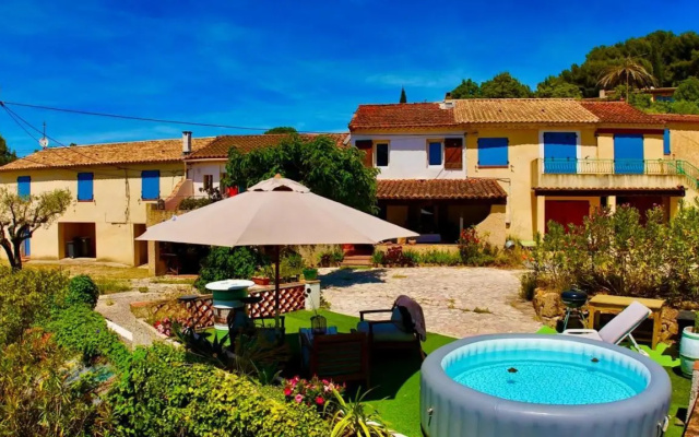 Bastide provençale vue mer à 5 min de la plage