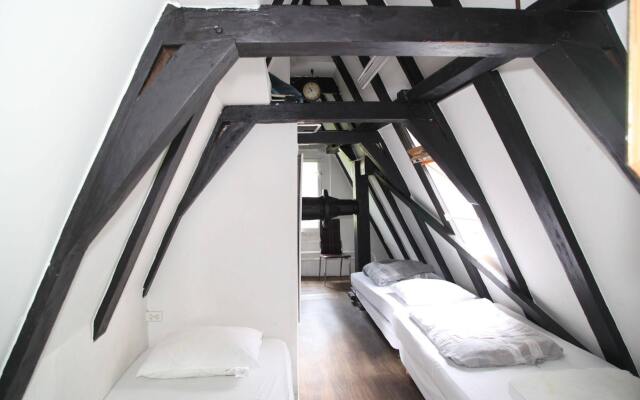 Отель International Budget Hostel City Center Нидерланды, Амстердам - 1 отзыв об отеле, цены и фото номеров - забронировать отель International Budget Hostel City Center онлайн вид на фасад