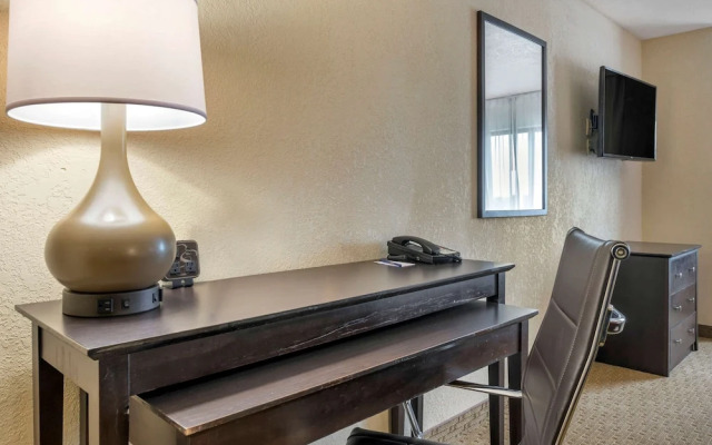 Comfort Suites