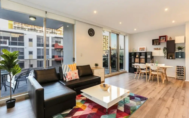Beautiful home 2beds Apt @Waterloo-Close to CBD