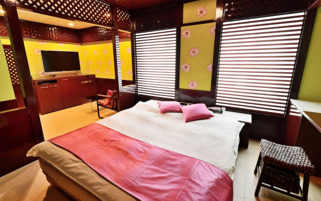 HOTEL RAFFINE - Adults Only